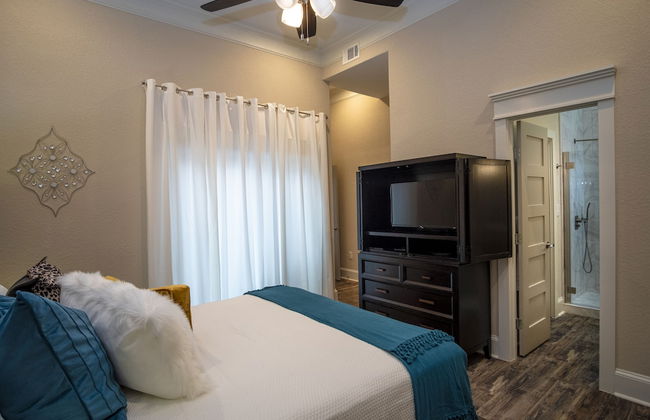 Brand NEW Large Impressive House Near Downtown! - Photo 6