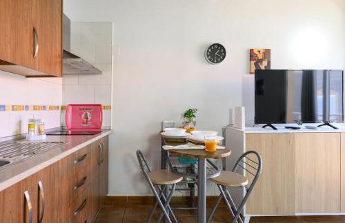 Coquete Apartment,Near Airport,Balcony,Cozy - Photo 2