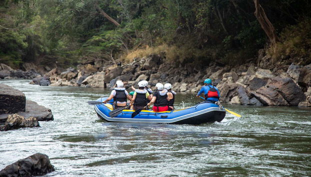 Remando in una zona di acque tranquille