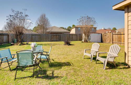 Suburban Home in Magnolia with Fenced Yard - Foto 25