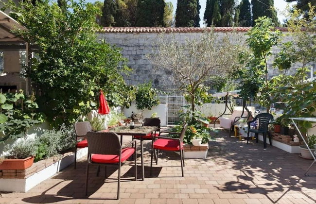 Ana - Central With Garden - A1 - Foto 1