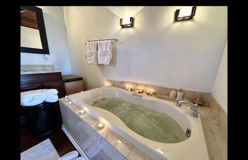 Hot Tub, Electric Bikes, Solo Stove, Projector, Smores - Foto 24