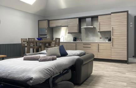 The Store by Caithness Luxury Apartments NC500 - Luxury modern conversion with open plan living - Sleeps 4 - BUDGET FRIENDLY FOR LONG STAY TRADES - CONTACT US - - Photo 13