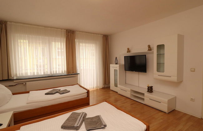 Stylish Holiday Apartment - Photo 11