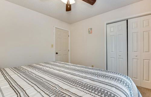 Easy I-20 Access to ATL Suburban Retreat with Yard - Foto 20