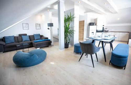 CASA8070 - Exklusive große Maisonette-Wohnung 91 qm für Familien, Gruppen, Geschäftsreisende, inklusive Parkplatz, WLAN, Kaffee und Tee, voll ausgestattet für 1 bis 9 Personen, zentrumsnah an der Autobahn A9 Ingolstadt-Süd - Photo 2