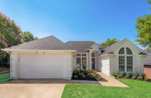 Boho Chic Home w Backyard Paradise - Pool + Grill - Foto 33