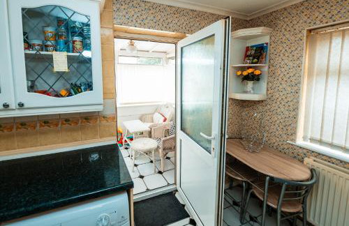 Family & Group Stay in Manchester - Free Parking - Foto 34