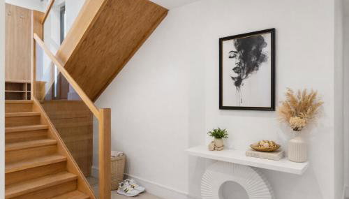 Exquisite 4BR Designer Home with Smart Features, Free Parking & SkyStream - Sleeps Up To 10 in Gerrards Cross SL9 - Foto 5