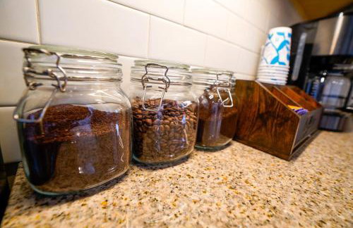 Industrial Escape 2bd 2bath - Photo 2