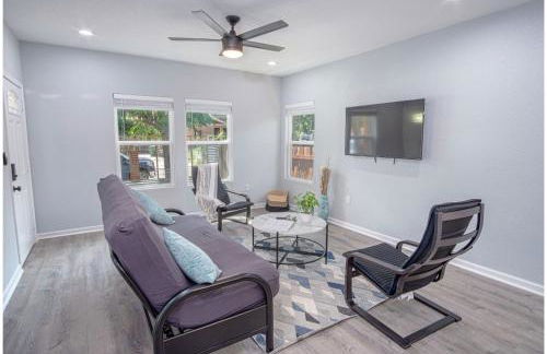 Newly Remodeled 4BR 2BA Near Amazing Downtown - Foto 8
