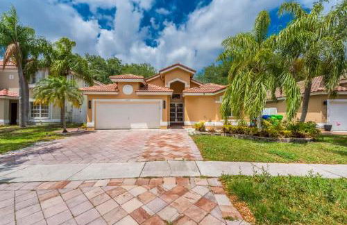 Designer Stylish Villa by Sawgrass with Hot Tub and Arcade Games - Foto 49