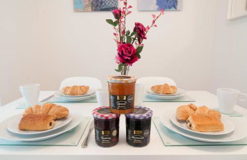 The Wellington - Stylish 3-Bedroom House, Sleeps 8, Ideal for Professionals - Photo 24