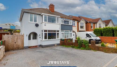 Tipton 3 Bedroom House Garden Sleeps 7 - JRR Stays - Foto 2