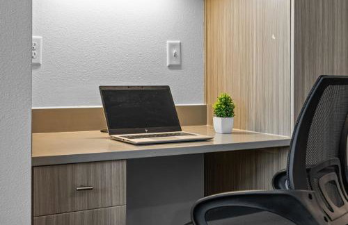 Lavish Escape 1Bd1Ba Pool w Golf Sim - Foto 22