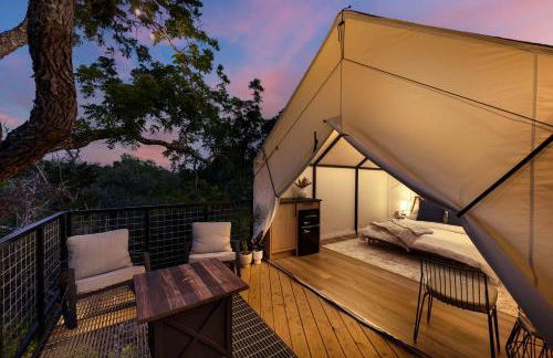 Treehouse Glamping at Pecan Haven W Hot Tub - Foto 21