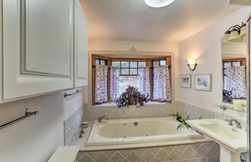 Peaceful Shasta Cascade Getaway on 15-Acre Ranch! - Foto 20