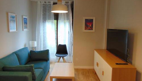 Airport Madrid Plenilunio Suites blue - Photo 2