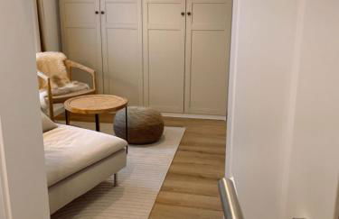 371living, Altbau-Charme am Kaßberg, Perfekt für Workation, Urlaub oder Kurztrip, Entdecke Chemnitz, Moderne Küche, Waschmaschine, Smart TV, Schnelles WLAN, Bequemes Bett - Foto 14