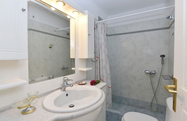 Sophia Villa Paros - Beachfront Villa at Lolantonis - Photo 55