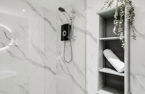 Liverpool Warehouse Flat - Sleeps 5, WiFi, Free On-Site Parking - Foto 36