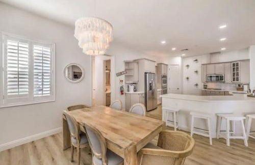 Luxury 5BR Villa Pool Hot Tub RV Friendly - Foto 8