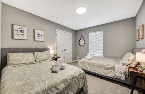 Modern 5BR, Kid-Friendly Home In Poconos with Pool Table - Foto 77