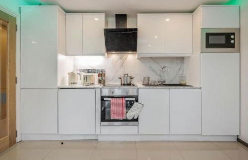 Lovely 2-Bedroom Condo With Balcony and Park View - Foto 27