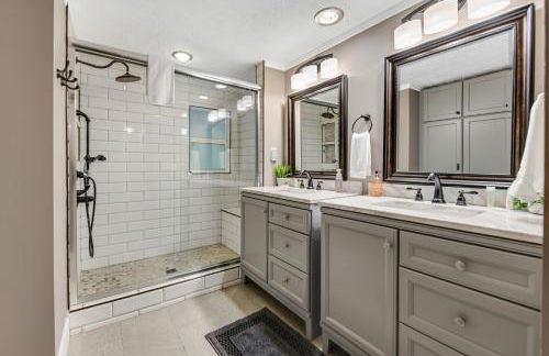 Lakefront Home Dock Covered Deck Fire Pit Dogs OK - Foto 17