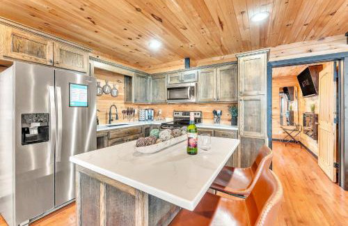 Rivers Ledge Cabin with breathtaking views hot tub & indoor pool - Photo 6