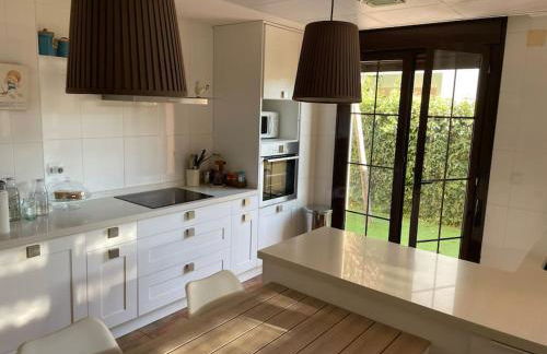 Casa en Ruta de la Plata con piscina comunitaria - Foto 6