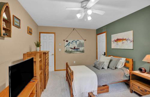 Lakefront Family Home, Kayaks, Hot Tub, Fireplace - Foto 30