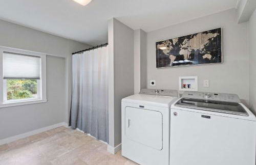 Comfy Large Bungalow - 4 Bed 1BA On Private Pond - Foto 26