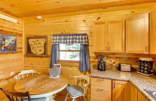 Deadwood Wolf Cabin with Fire Pit and Grill - Foto 8