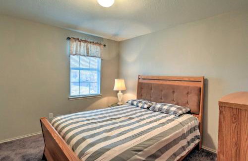 Quiet Arlington House with Yard near Joe Pool Lake! - Foto 22