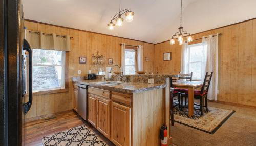 Overlook Cabin Hot Tub, Amazing Views, Fireplace - Foto 5