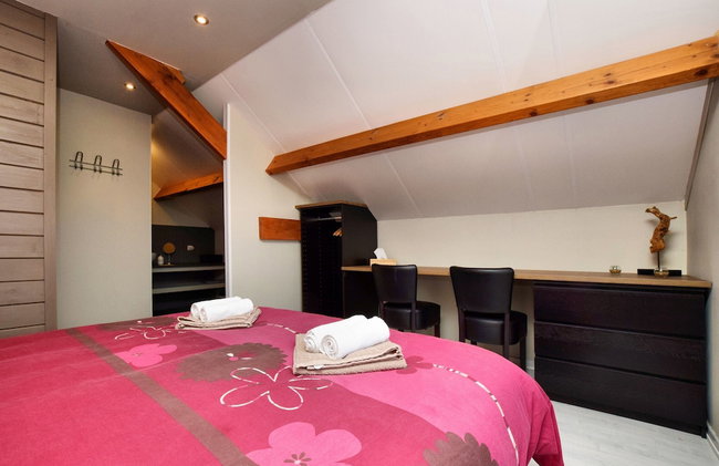Beautiful, Luxury Home with Sauna, Hot Tub, Private Bathrooms - Photo 16