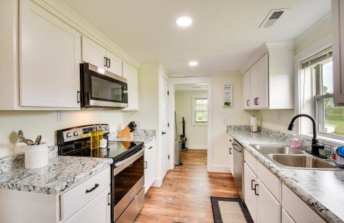 Cozy Fair Play Home with Deck 4 Mi to Lake Hartwell! - Foto 10