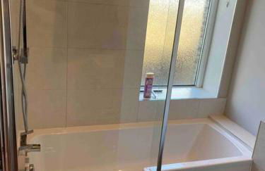 Honeybee Cottage, with a log fire & a hot tub. - Foto 32