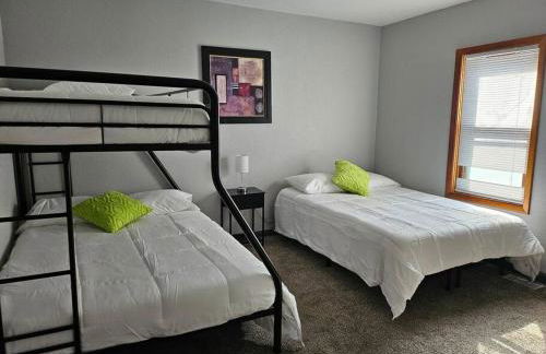 Spacious Duplex by Fairgrounds & Downtown with Fire Pit - Foto 33