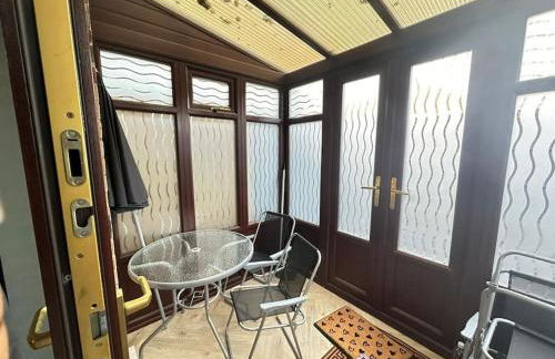 Caroline's One Bedroom House in Northampton - Photo 3