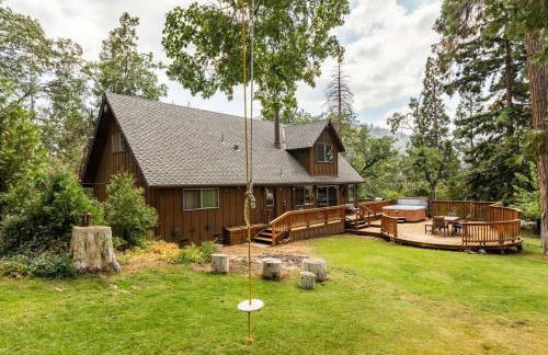 Sequoia Retreat- Spacious Cabin, Hot tub, & Sundeck - Foto 35