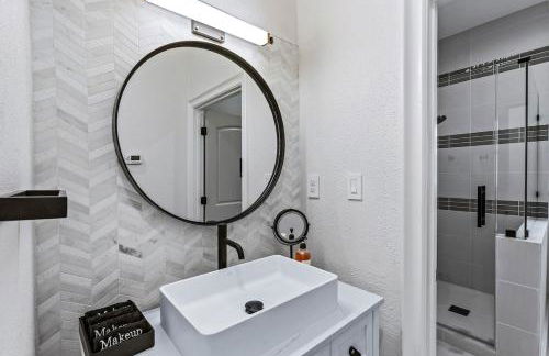 The LUX at West Event & Stay, Pool, Golf & Pickle - Foto 26