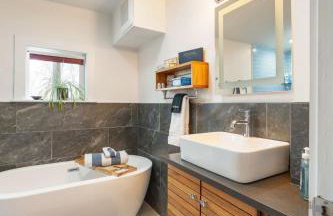 Charming City Home with Patio Fire Pit & Record Player-Family Friendly - Foto 25