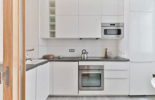 C88 - Deluxe Apartment Downtown with Pool and Parking - Photo 14