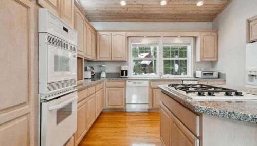 The Royal Canterbury Retreat - Near Kings Beach & Lake Tahoe - Photo 3