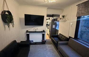 4BDR House By Homesy - Short Term Rental Cardiff - Ideal for Contractors - Foto 37