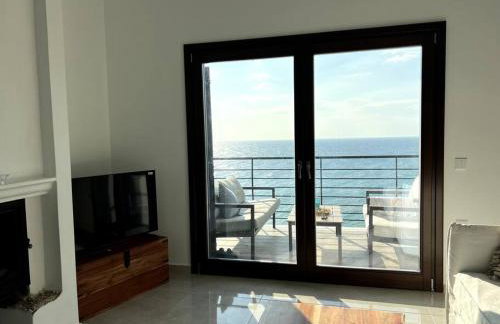 The Yacht House - Photo 8