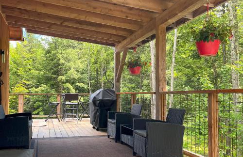 Newly Built Cabin w/ Hot Tub - 16 Mi to Stowe Mtn! - Foto 23