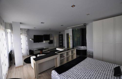 Black and White Suitte "Marques" - Foto 15